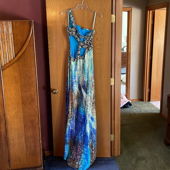 Prom Dress - Picture 2 of 8